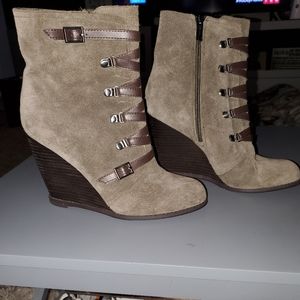 BCBG leather wedges